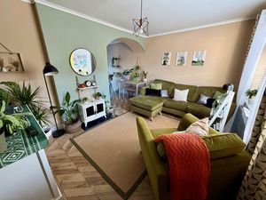 Lounge- click for photo gallery